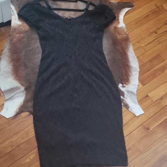 Lace Silhouette Dress - Picture 4 of 4